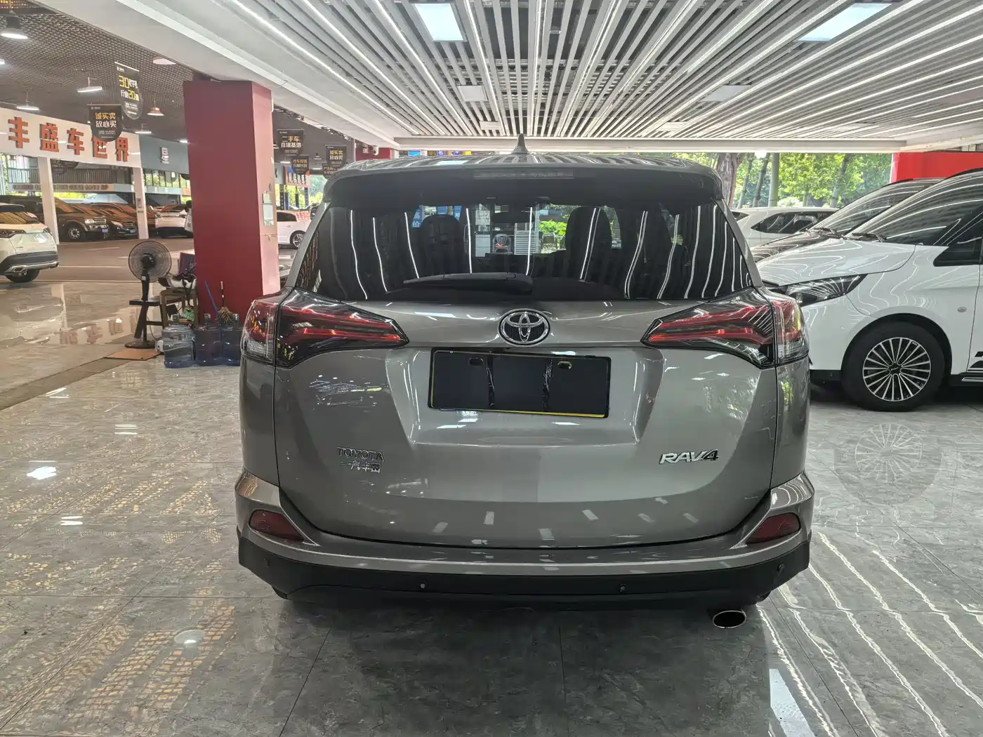 Toyota RAV4 Rongfang 2016 2.0L CVT 2WD Trend (China V) фото 4