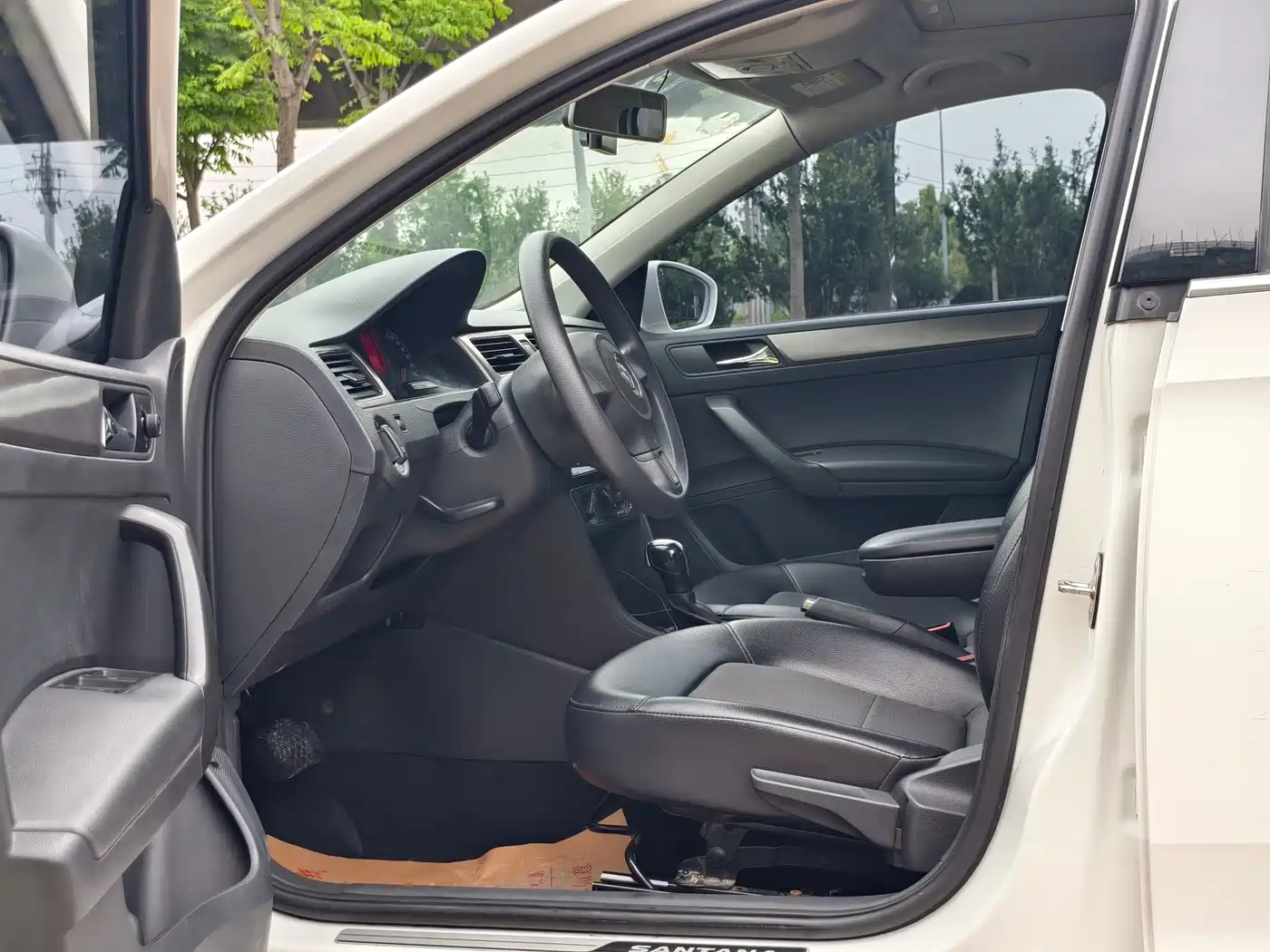 Volkswagen Santana 2015 1.6L Automatic Comfort Edition фото 4