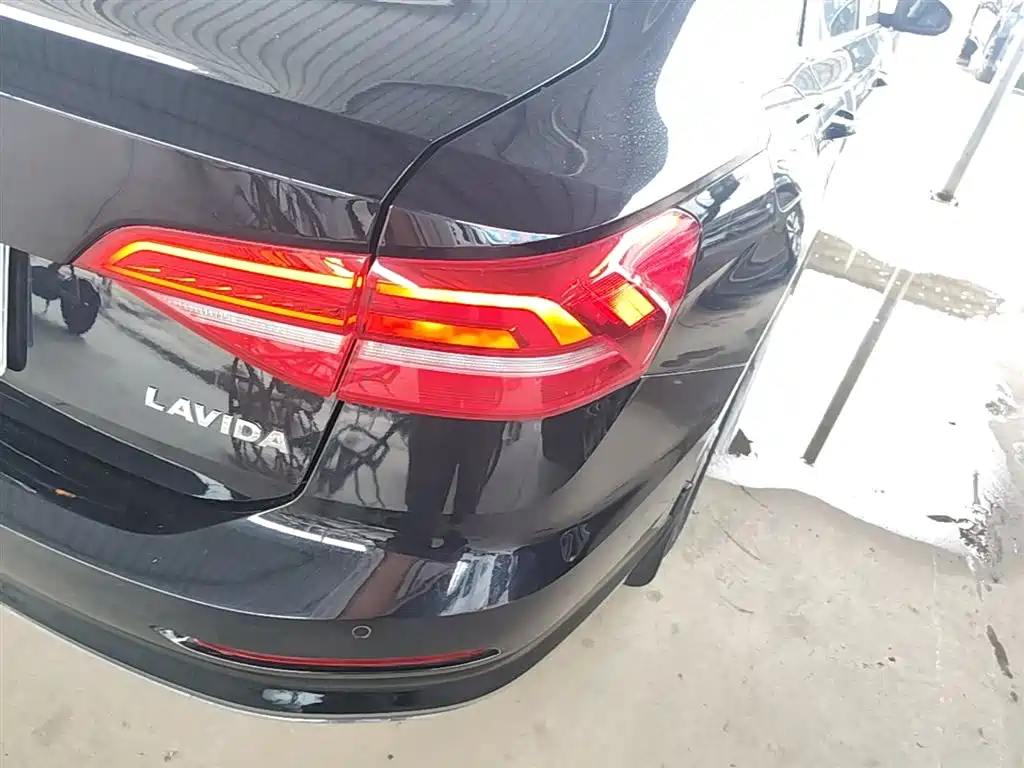 Volkswagen Lavida 2019 1.5L Automatic Comfort Edition China VI фото 8