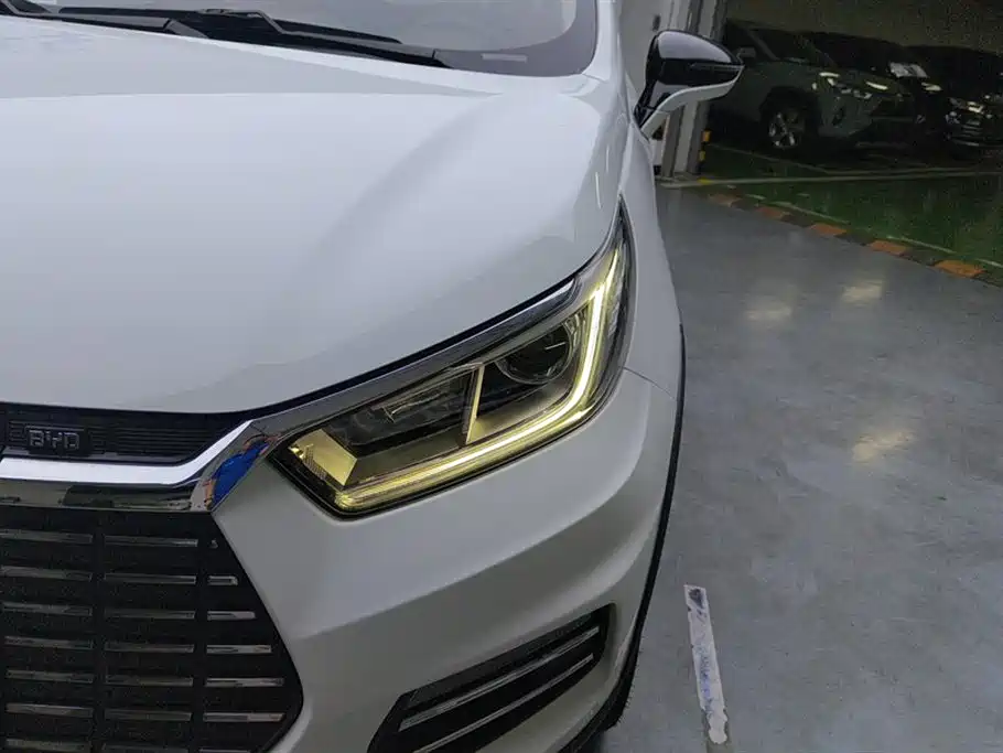 BYD Yuan New Energy 2018 EV360 Smart Connected Cool Edition фото 5