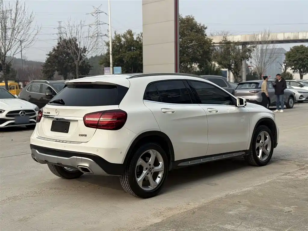 Mercedes-Benz GLA 2018 GLA 200 Dynamic фото 25