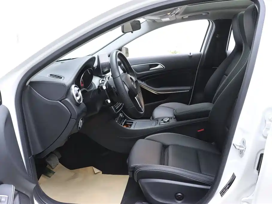 Mercedes-Benz GLA 2016 GLA 220 4MATIC Fashion фото 14