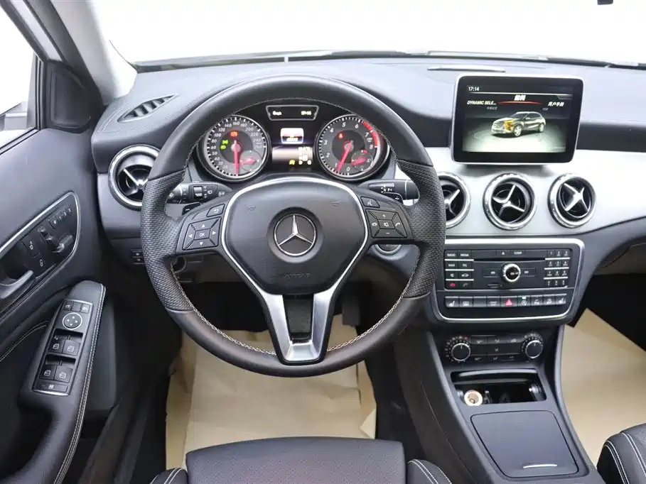 Mercedes-Benz GLA 2016 GLA 220 4MATIC Fashion фото 27