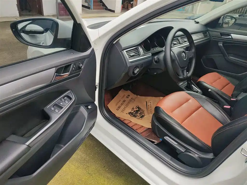 Volkswagen Bora 2018 1.5L Automatic Fashion фото 16