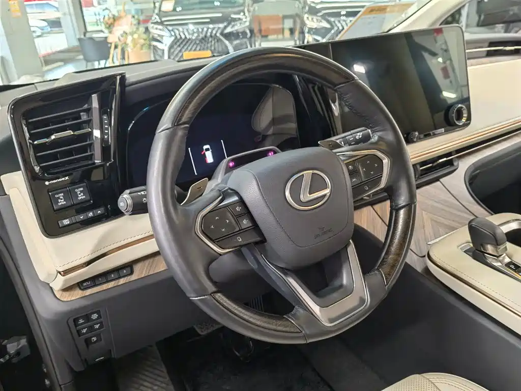 Lexus LM 2023 500h 6-Seater Prestige Edition фото 13