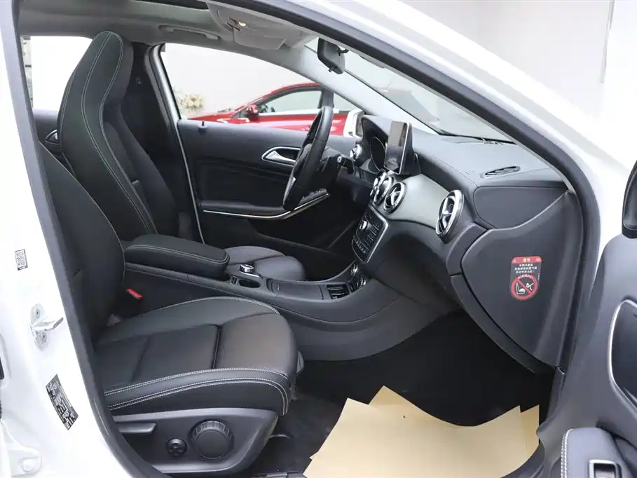Mercedes-Benz GLA 2016 GLA 220 4MATIC Fashion фото 18