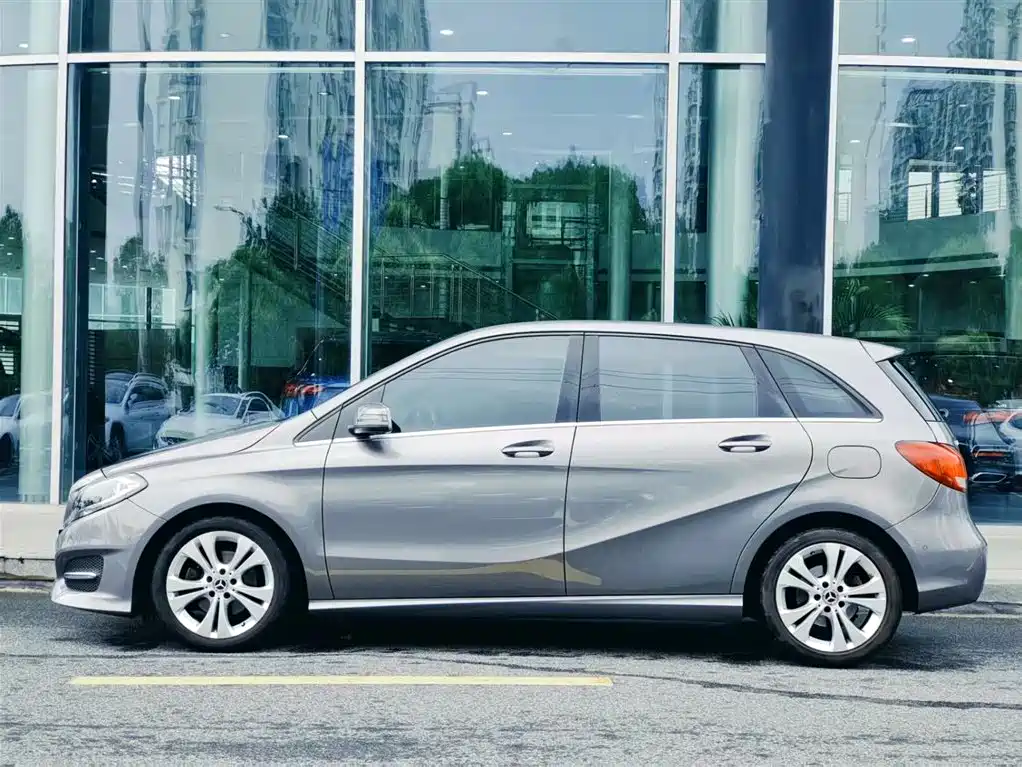 Mercedes-Benz B-Class 2018 B 200 Sport фото 3