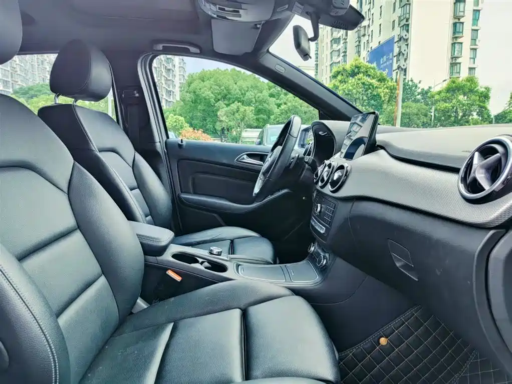 Mercedes-Benz B-Class 2018 B 200 Sport фото 18