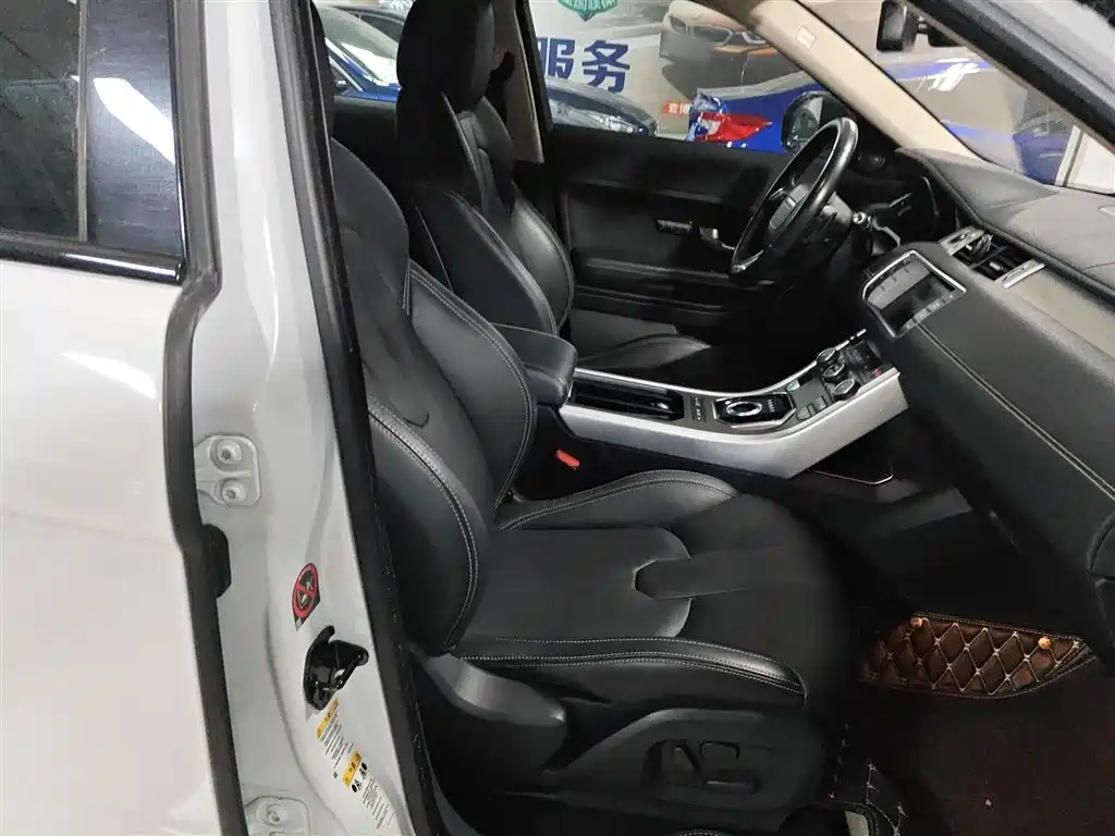 Land Rover Range Rover Evoque 2015 2.0T 5-Door Dynamic Edition фото 21