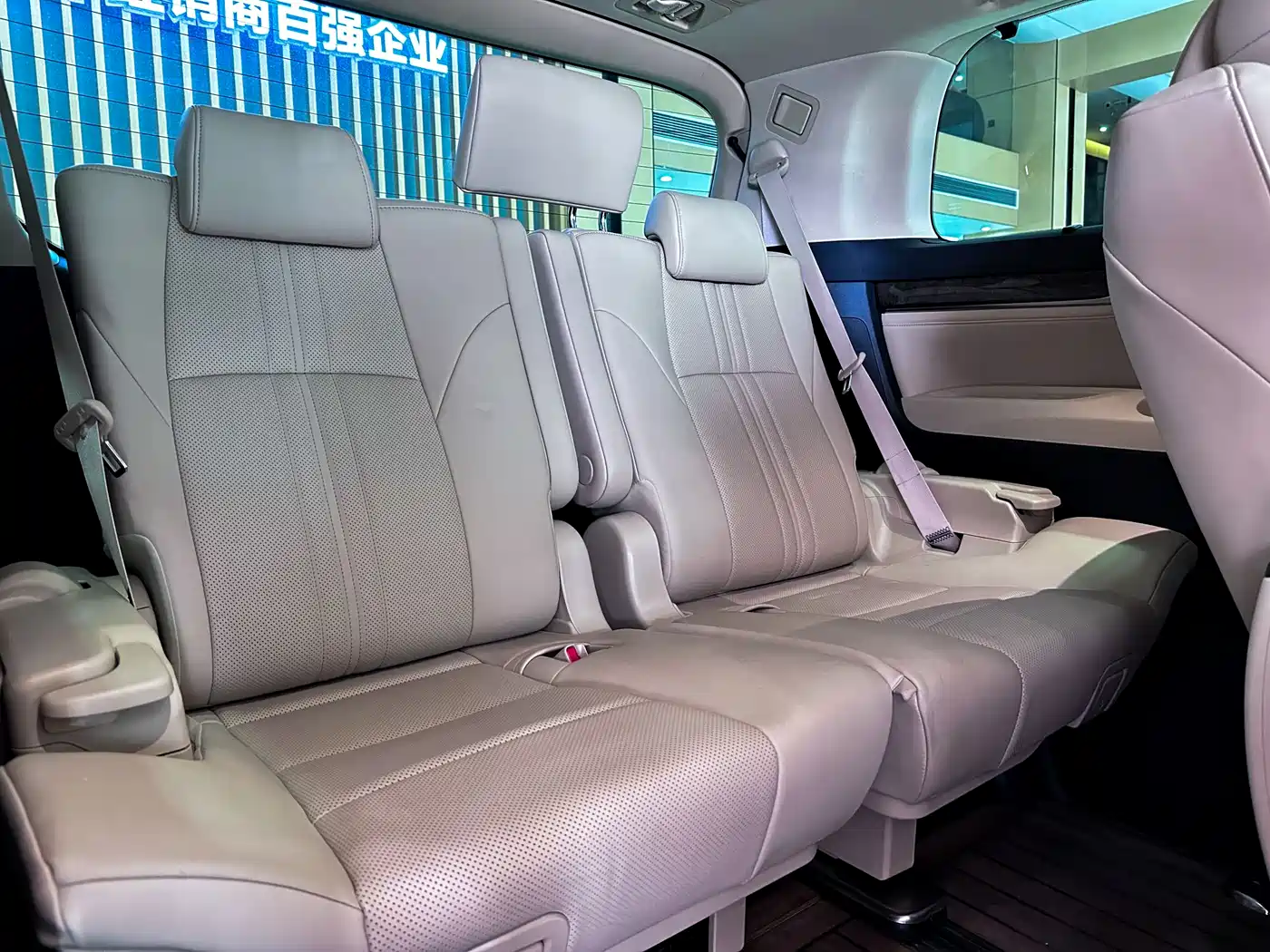 Toyota Vellfire 2021 Crown Hybrid 2.5L HV Premium Edition фото 15