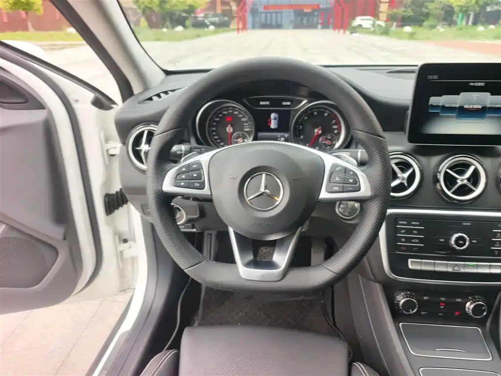 Mercedes-Benz GLA 2019 GLA 200 Fashion фото 17