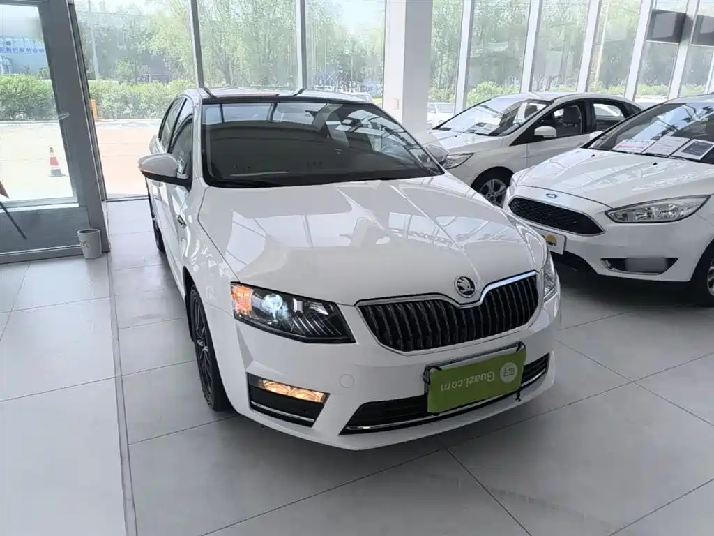 Škoda Octavia 2017 TSI280 DSG ZhiXing фото 4