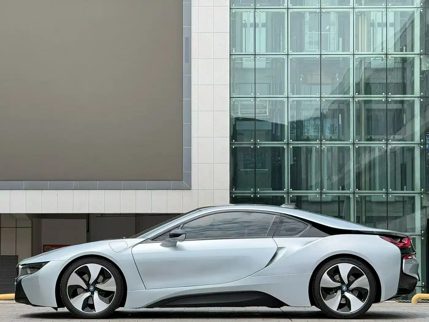 BMW i8 2014 Standard фото 4