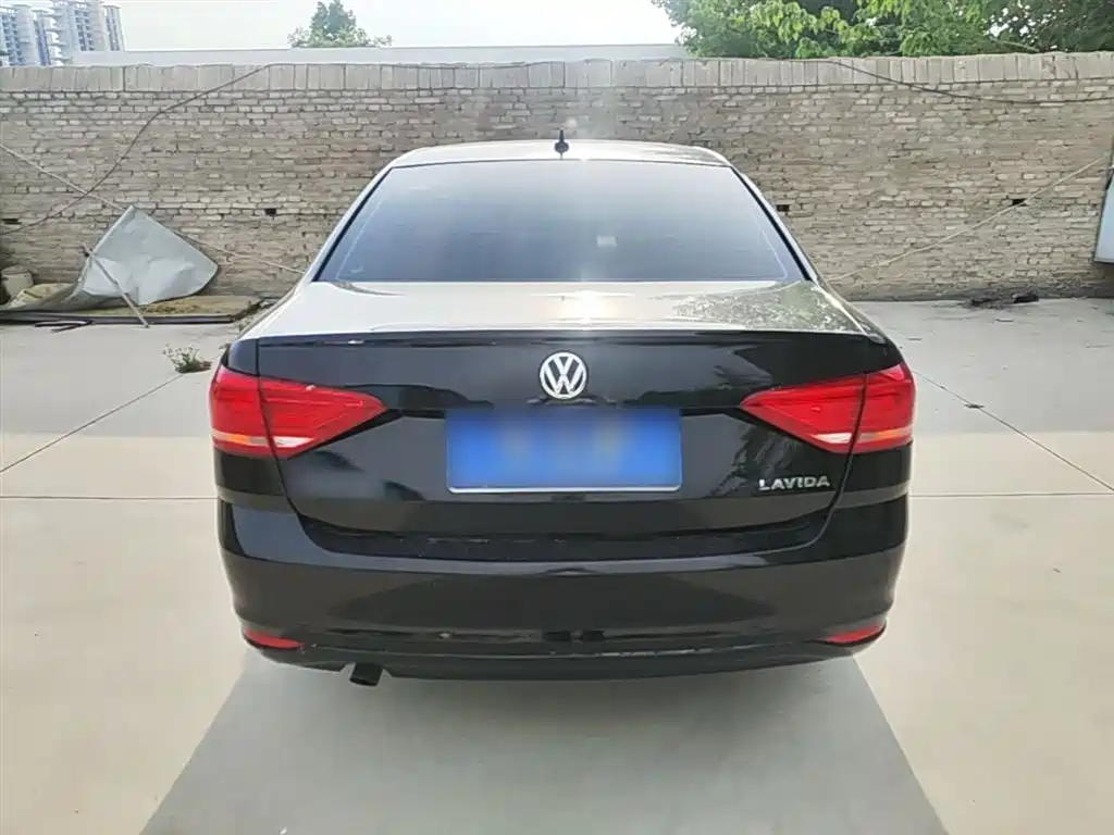 Volkswagen Lavida 2017 1.6L Manual Trend Edition фото 6