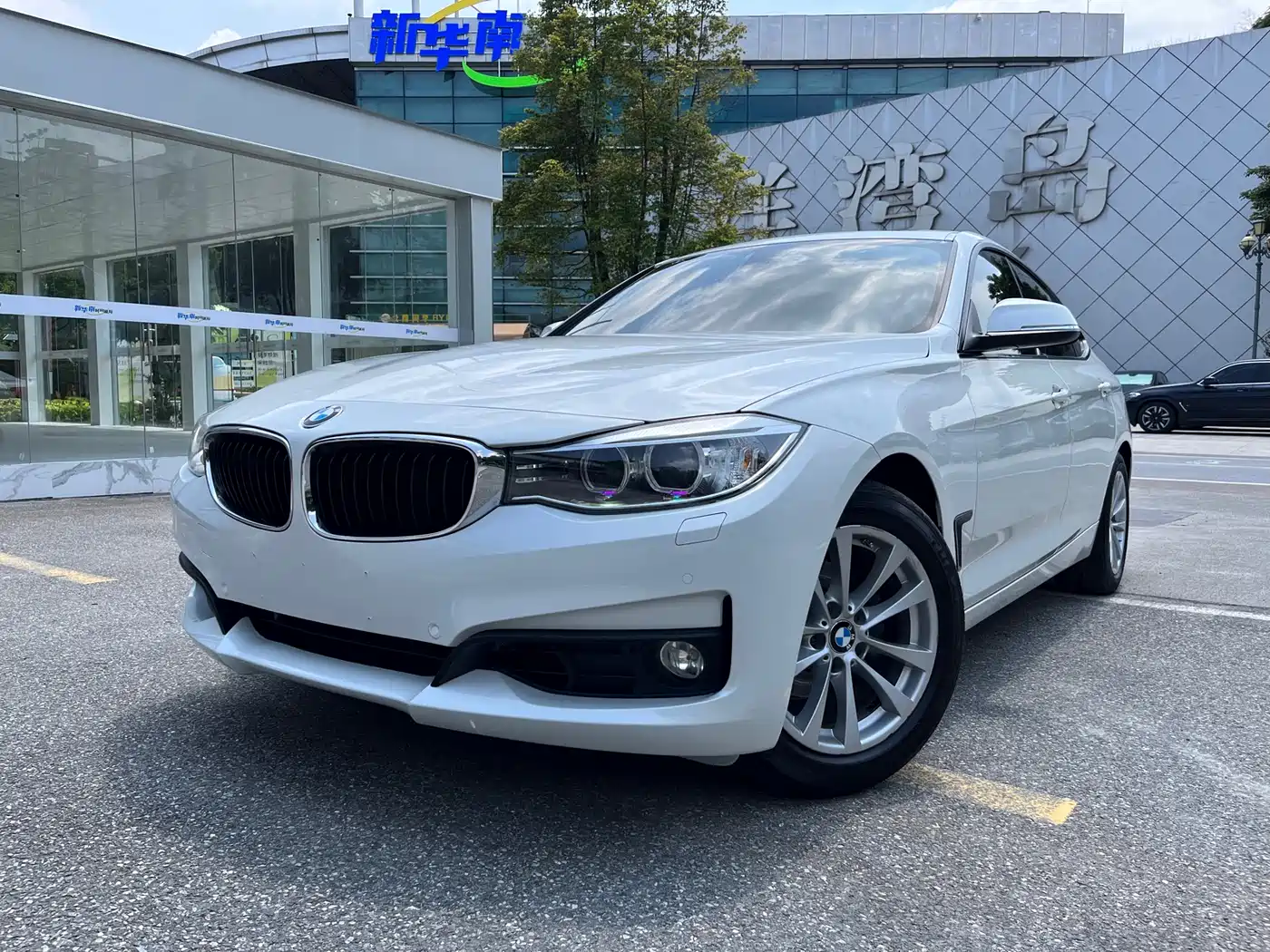 BMW 3 Series GT 2016 320i Fashion Style фото 2