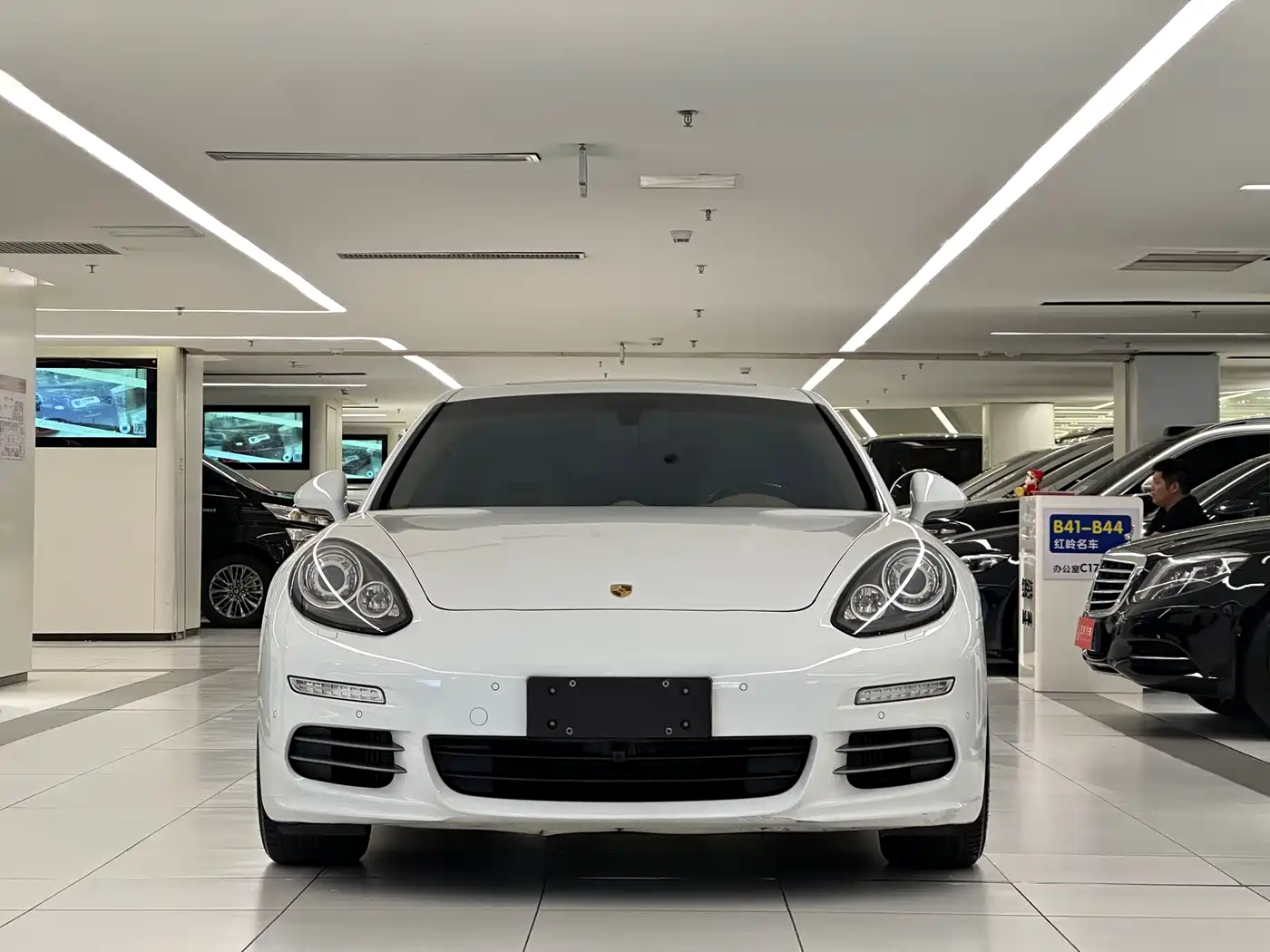 Porsche Panamera 2014 Panamera 4 3.0T фото 2
