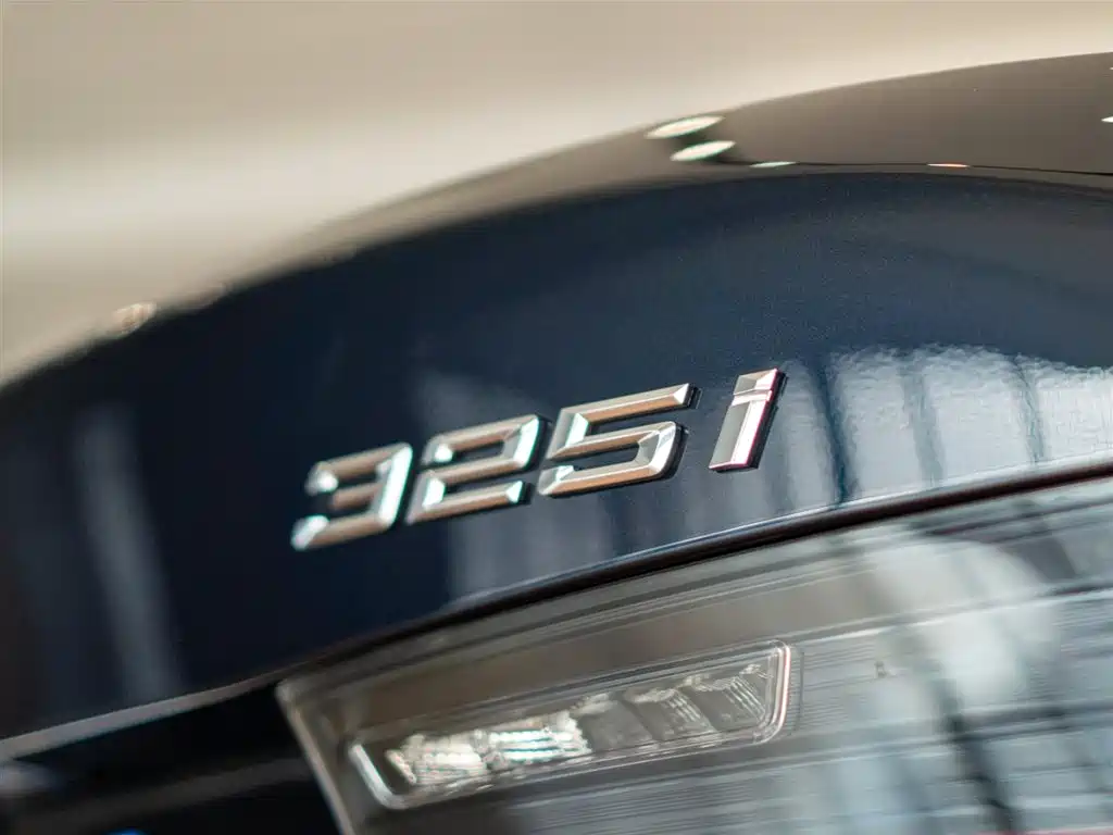 BMW 3 Series 2025 325i M Sport Package фото 8