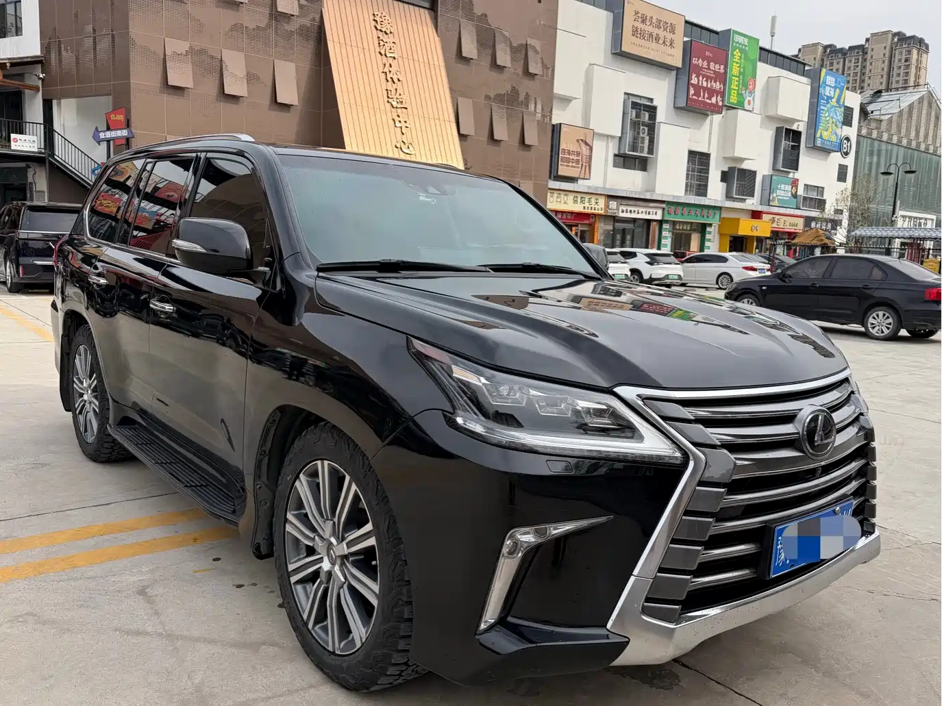 Lexus LX 2016 570 Luxury Premium Edition фото 4
