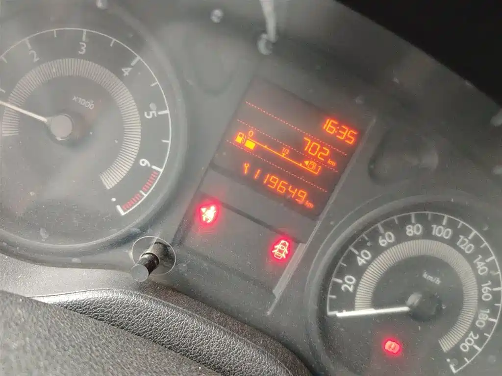 Peugeot 301 2016 1.6L Manual Comfort Edition фото 5