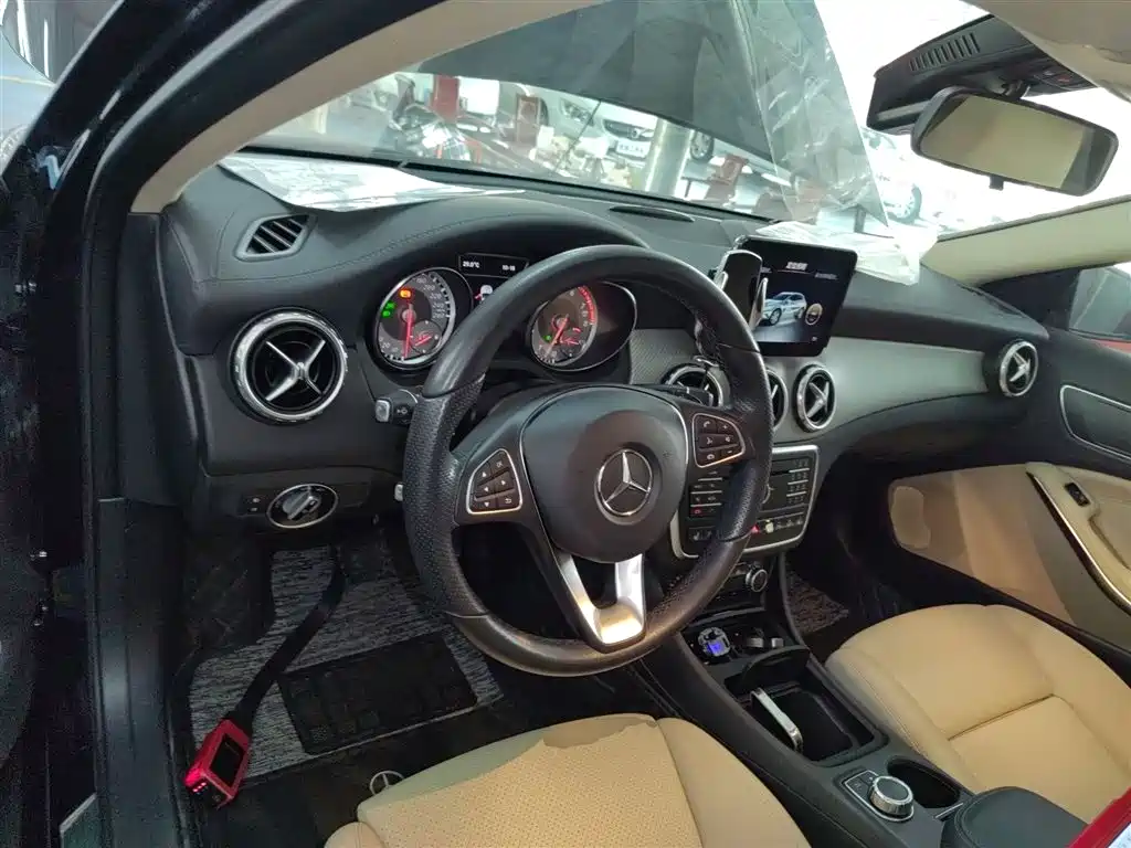Mercedes-Benz GLA 2016 GLA 220 4MATIC Fashion фото 10