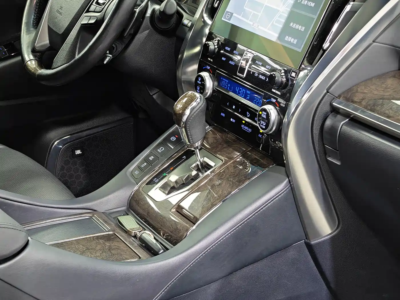 Toyota Alphard 2021 Hybrid 2.5L Premium фото 9