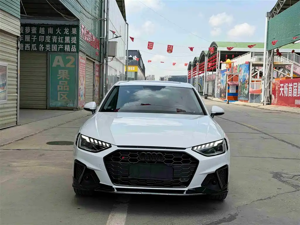 Audi A4L 2022 40 TFSI Fashion Dynamic фото 2