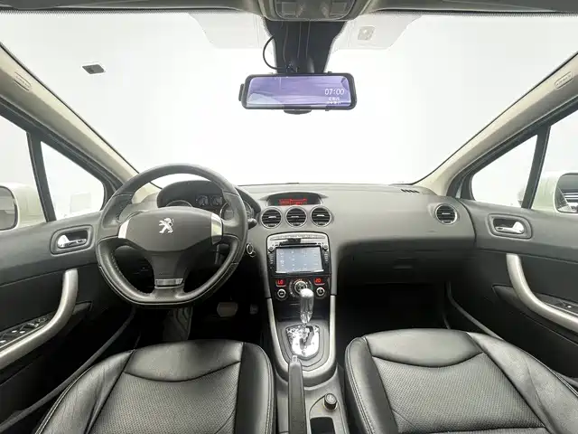 Peugeot 408 2013 2.0L Automatic Luxury Edition фото 4