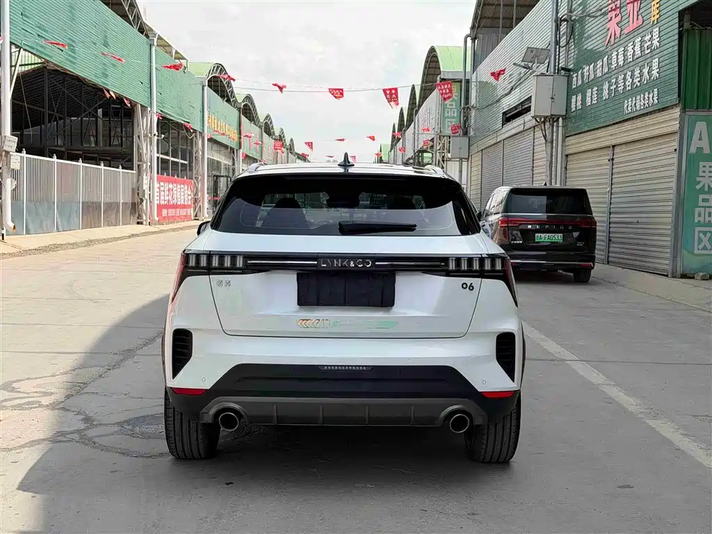 Lynk & Co 06 2020 1.5T Halo фото 5