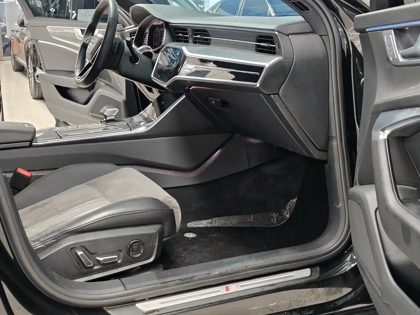Audi A6L 2024 40 TFSI Luxury Dynamic фото 8