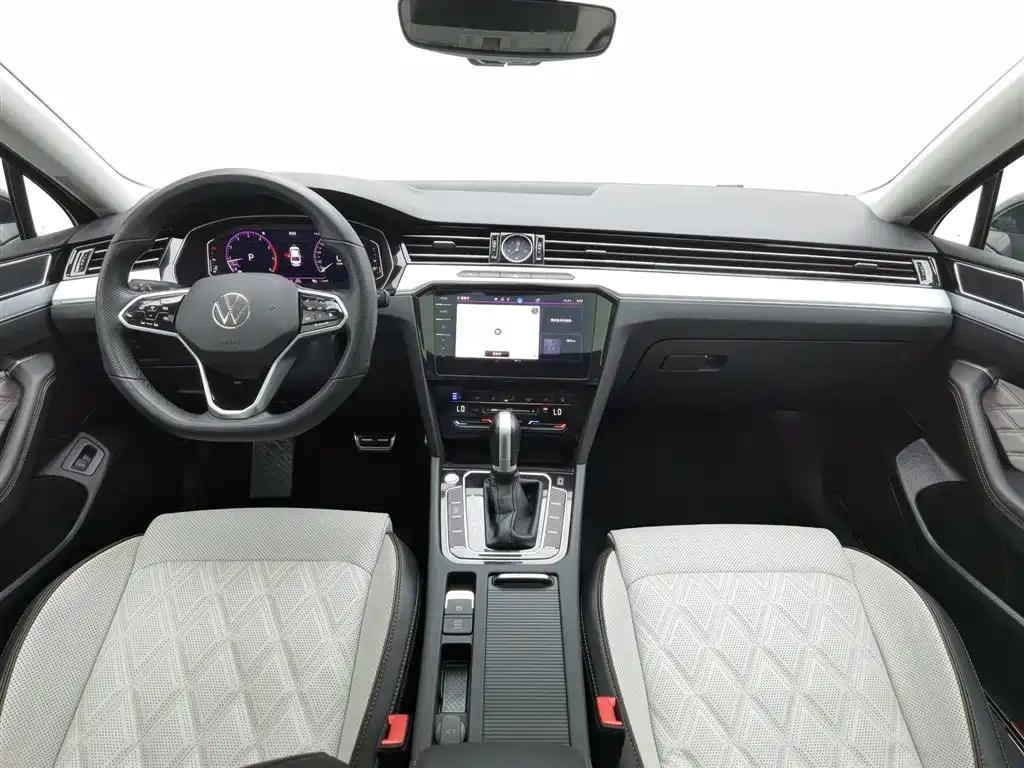 Volkswagen Magotan 2023 Model 2 Million Commemorative Edition 330TSI DSG Luxury фото 5
