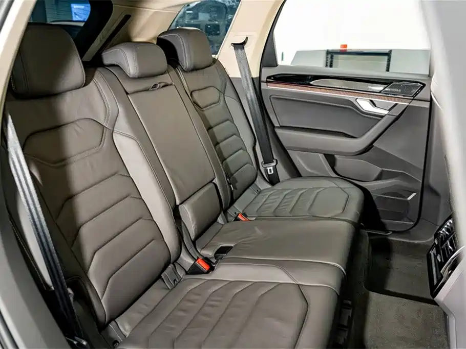 Volkswagen Touareg 2022 3.0TSI Rui Xiang Edition Gloss Black Sport Package фото 25