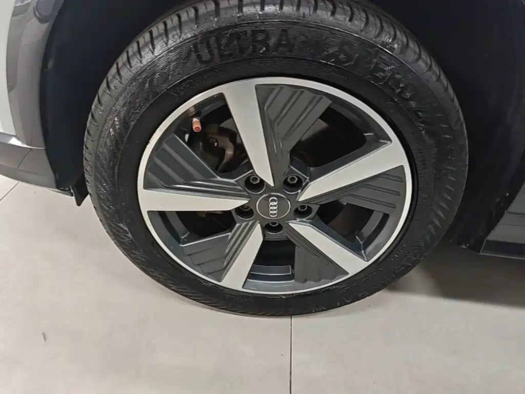 Фото 23 - Audi Q2L e-tron