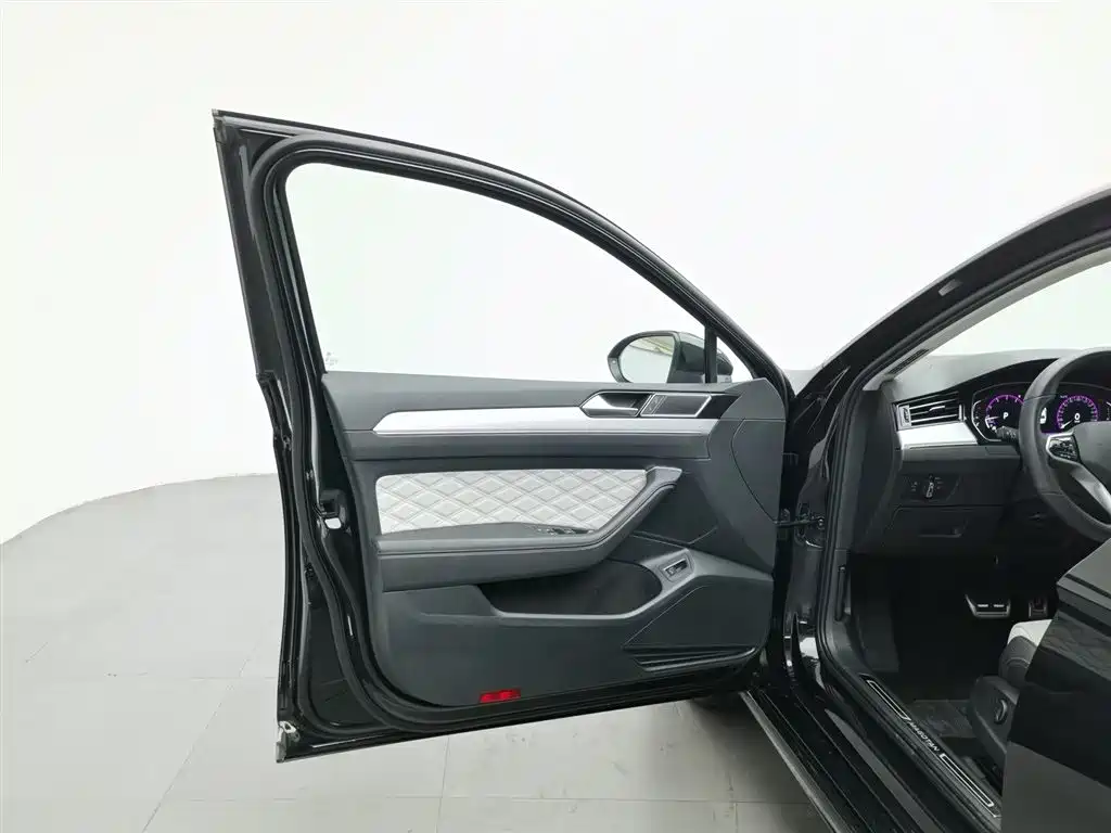Volkswagen Magotan 2023 Model 2 Million Commemorative Edition 330TSI DSG Luxury фото 8