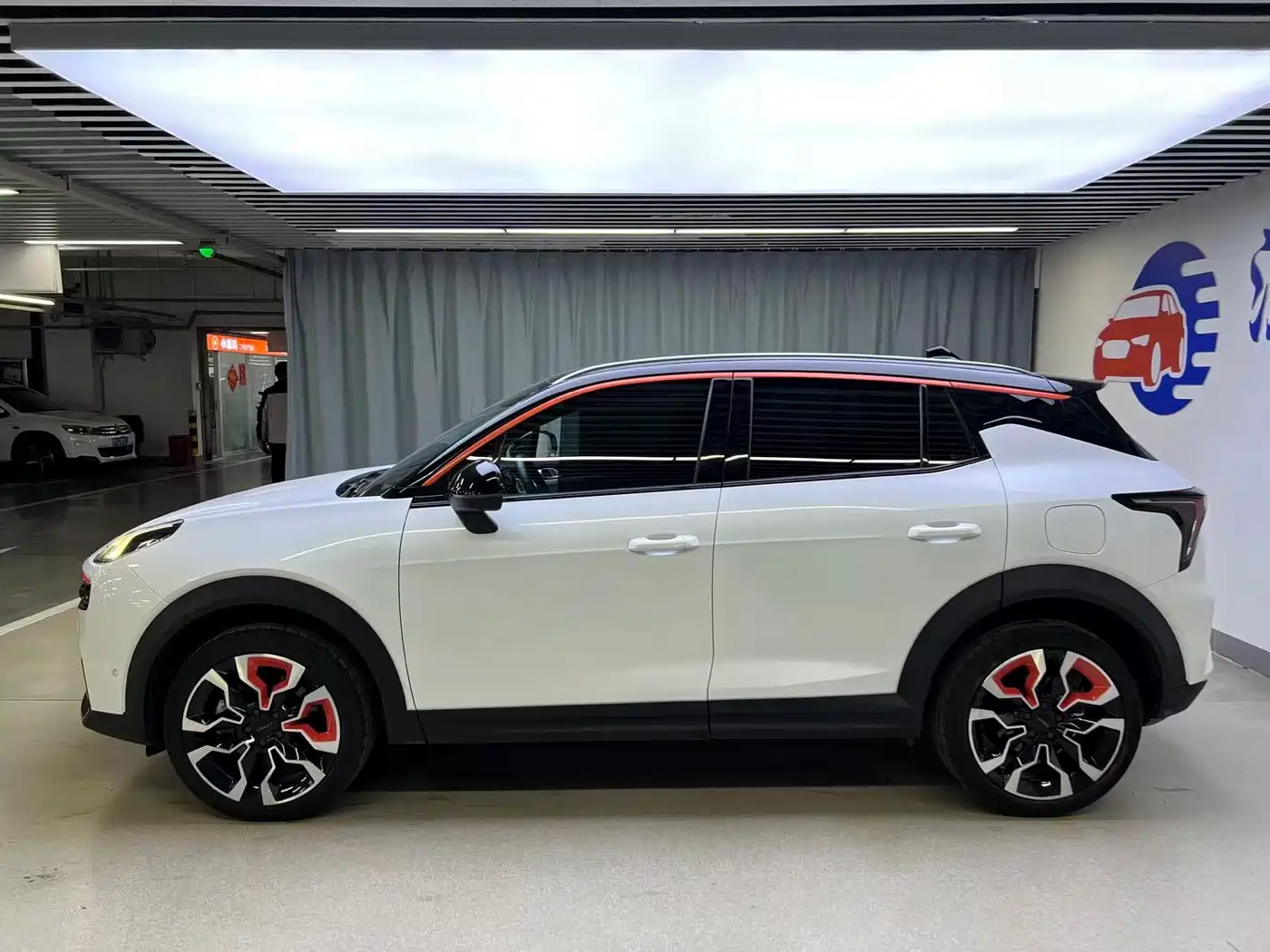 Lynk & Co 06 2020 1.5T Halo фото 4