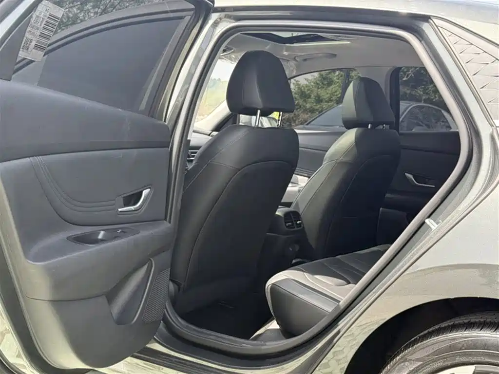 Hyundai Elantra 2023 Model 1.5L CVT LUX Premium Edition фото 20