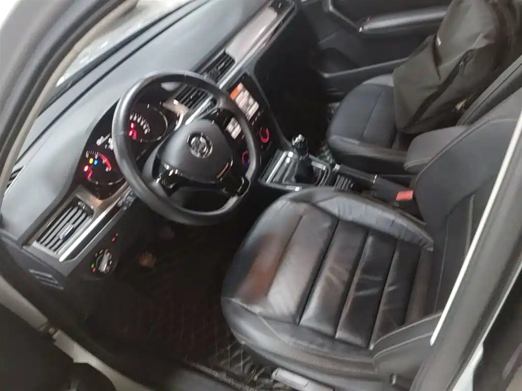 Volkswagen Bora 2016 Model 1.6L Manual Comfort фото 15
