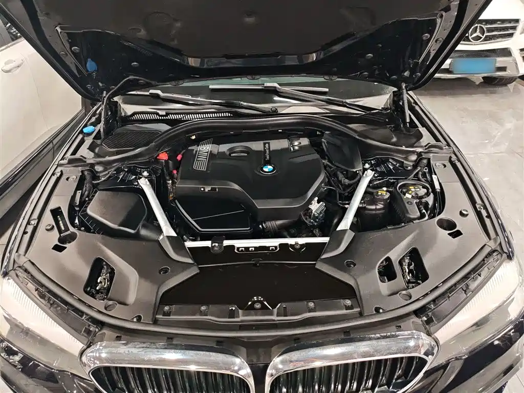 BMW 5 Series 2018 525Li M Sport Package фото 14