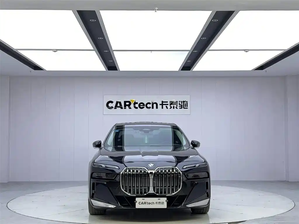 BMW 7 Series 2023 Model 735Li M Sport Package фото 8
