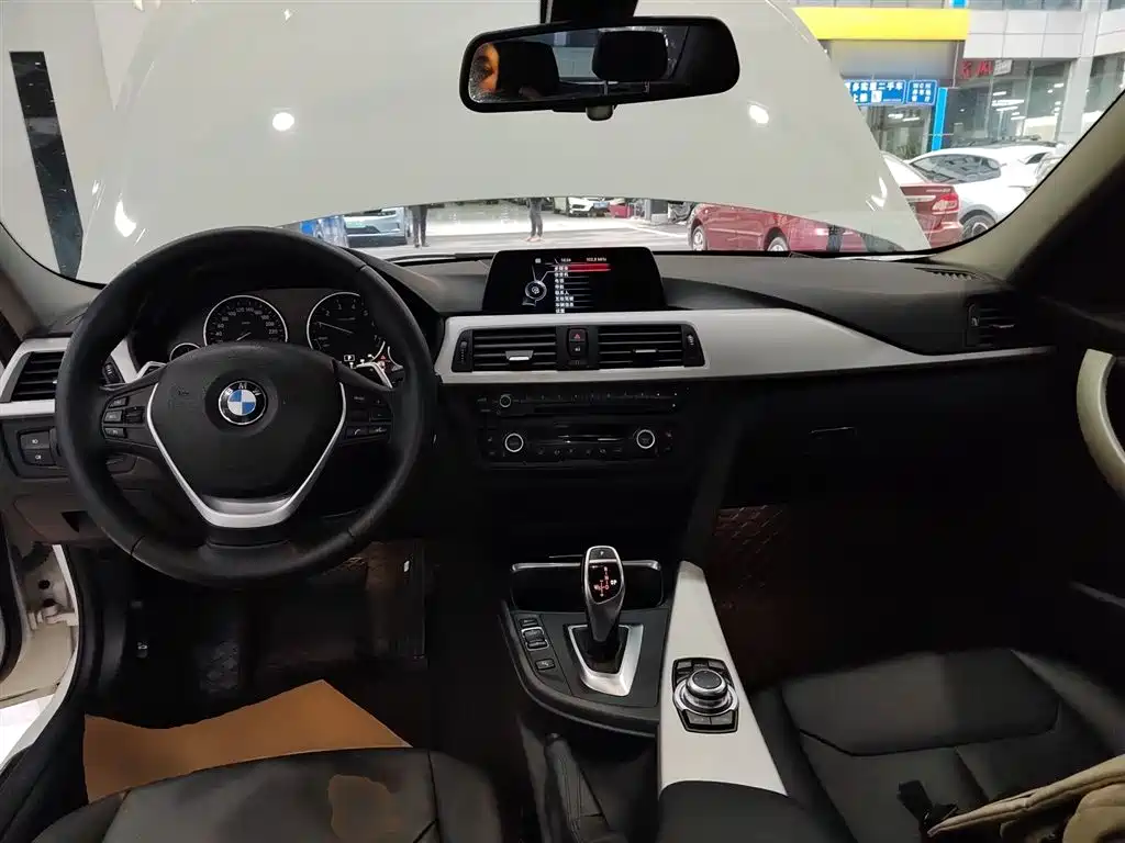BMW 3 Series 2015 328Li Fashion фото 6