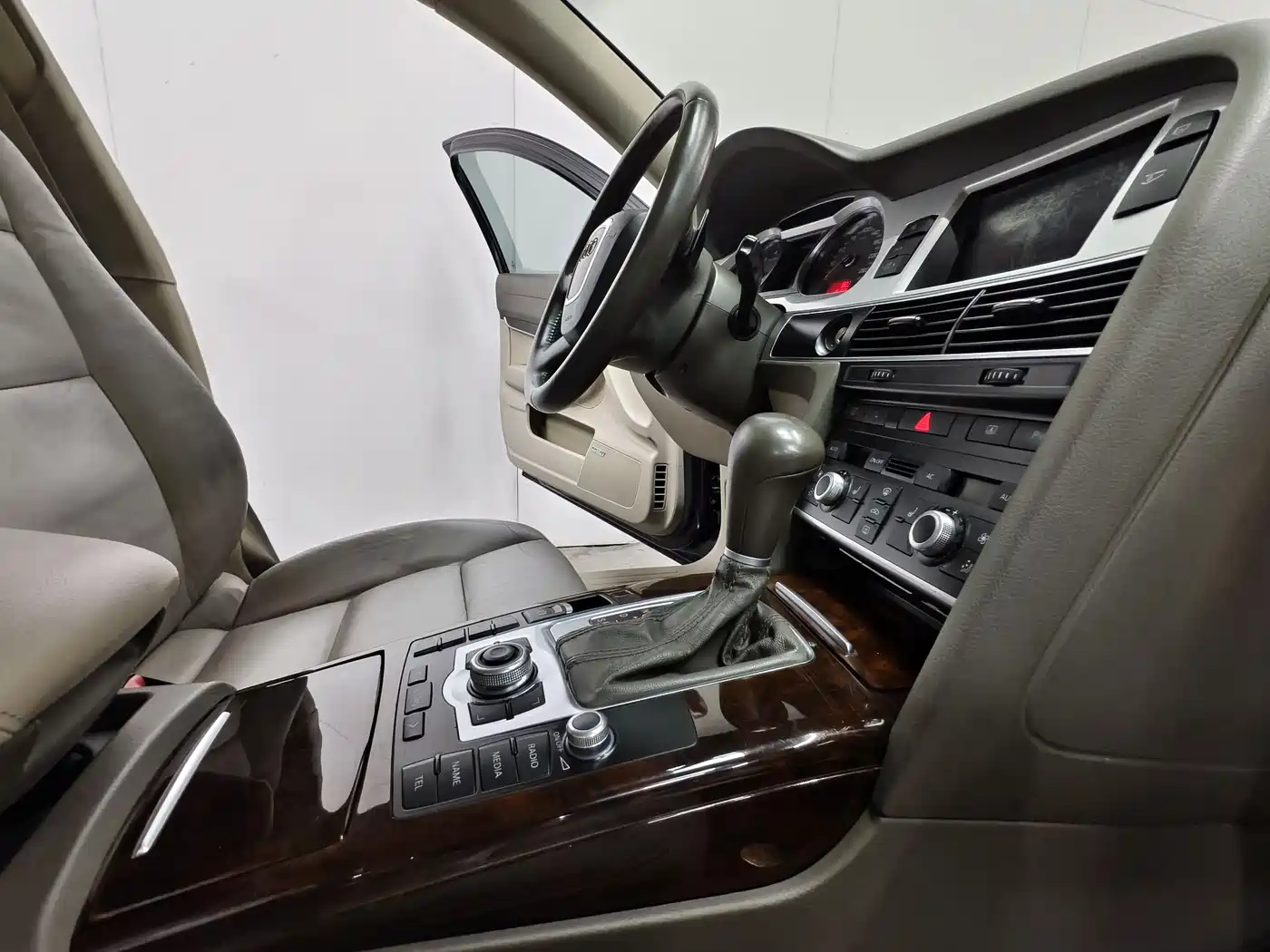 Audi A6L 2011 Model 2.4L Comfort фото 15