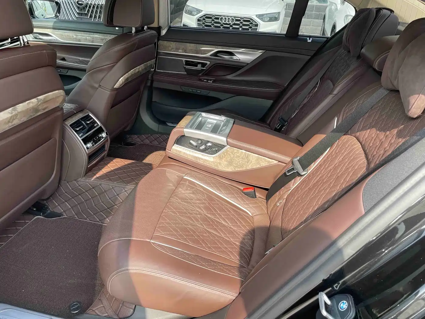 BMW 7 Series 2021 Model 740Li Leading Luxury Package фото 6