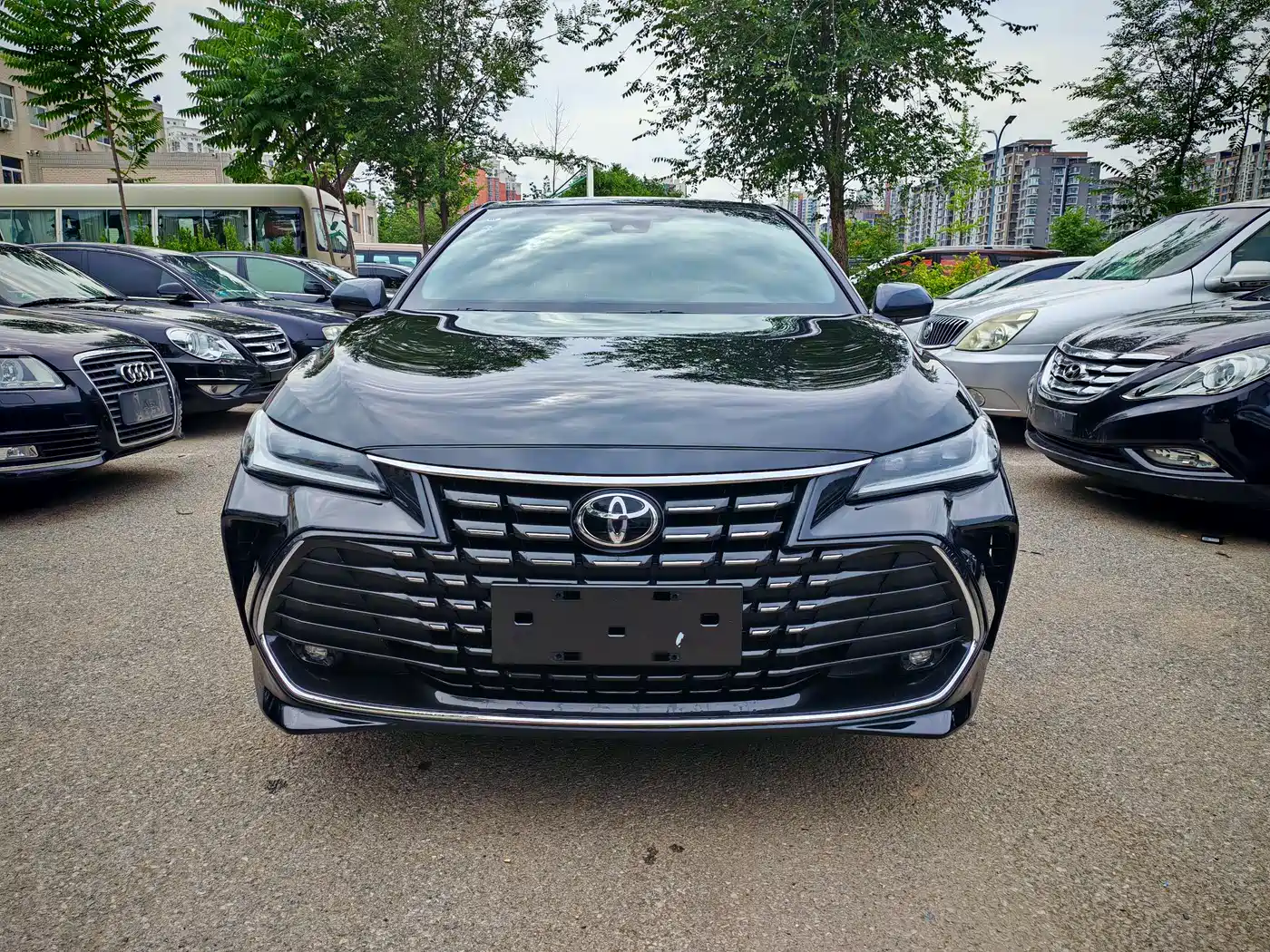 Toyota Avalon 2023 2.0L Luxury Edition фото 2