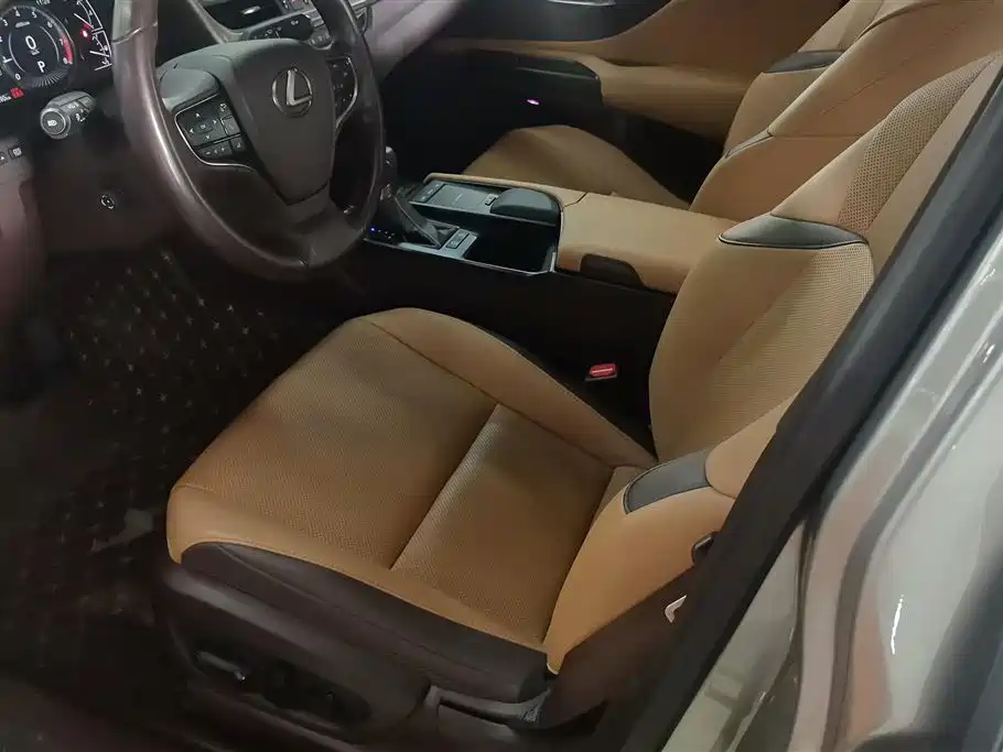Lexus ES 2020 200 Excellence фото 9