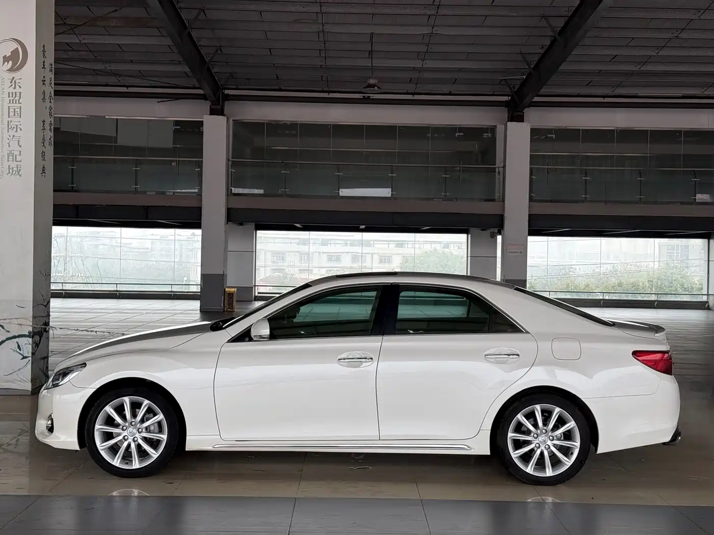 Toyota Reiz 2013 2.5V Premium Edition фото 3