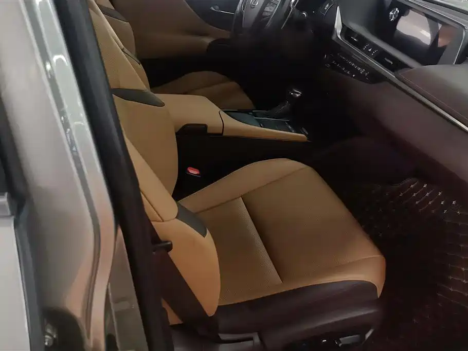 Lexus ES 2020 200 Excellence фото 8