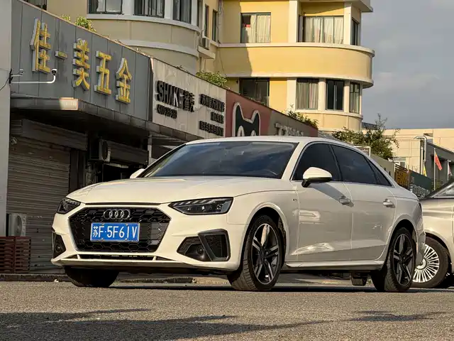 Audi A4L 40 TFSI, Стиль Драйв