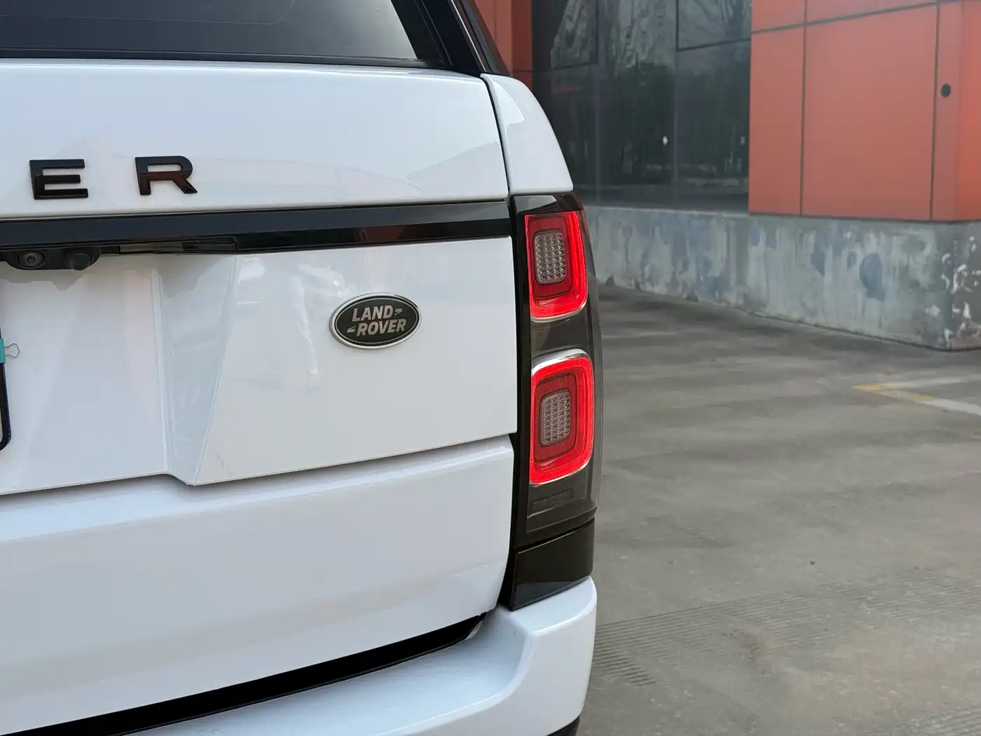 Land Rover Range Rover 2018 3.0 SC V6 Golden Age Edition фото 11