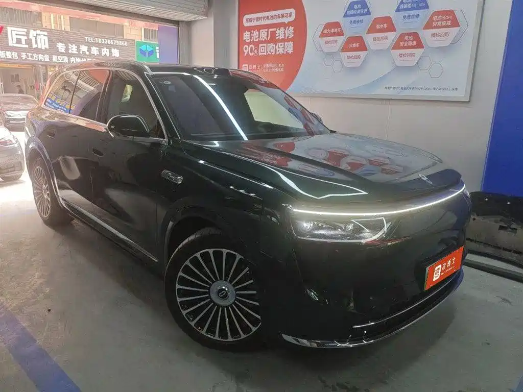 AITO Wenjie AITO M8 2025 Extended Range Ultra 53.4kWh 6-Seater фото 2