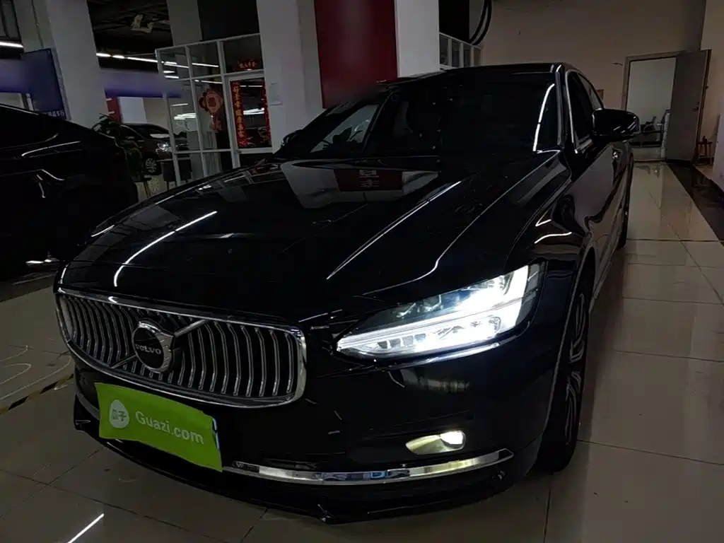 Volvo S90 2021 Model B5 Momentum Luxury Edition