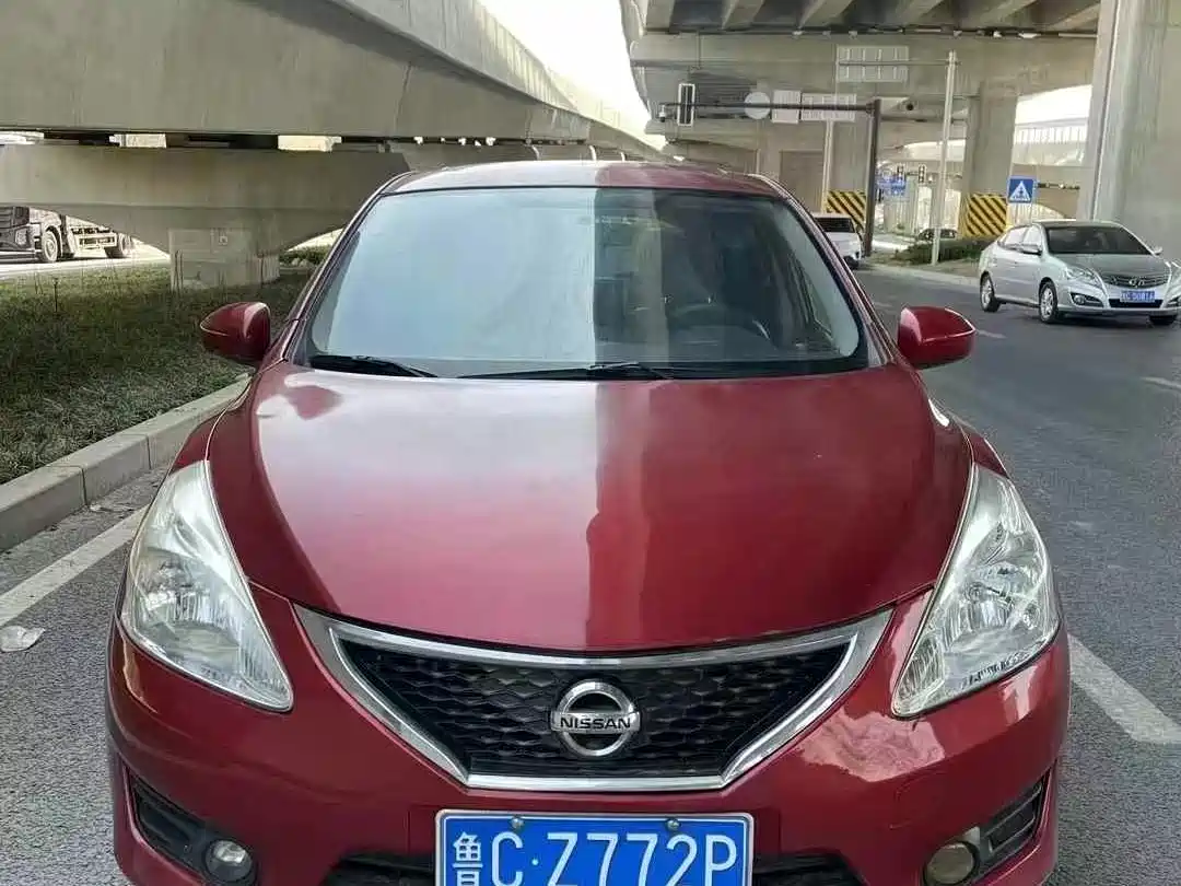 Photo 2 - Nissan Tiida